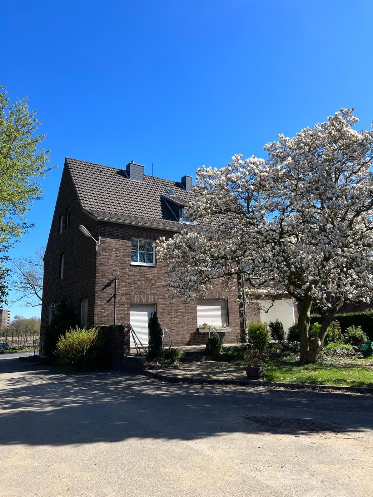 Haus Neuss-1.Ogアパートメント エクステリア 写真